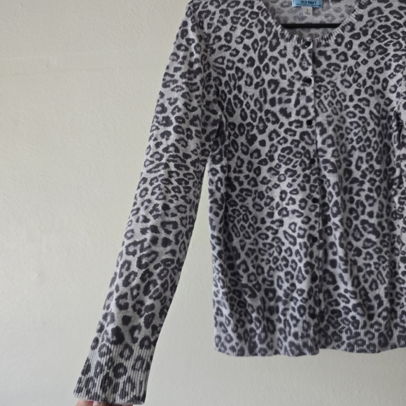 OLD NAVY MATERNITY Gray Animal Print Cardigan Button Down Leopard Print Large - Picture 9 of 17